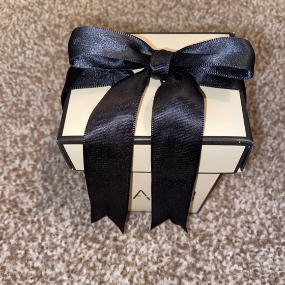 DASH Rhubarb Scented Candle with Gift Box - Picture 2 of 6